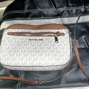 Micheal Kors purse